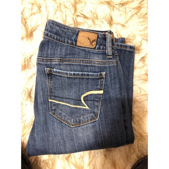 Skinny medium wash American Eagle jeans ! - Picture 3 of 4